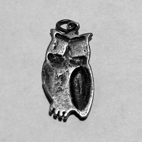 TWO PEWTER OWL CHARMS, ONE WITH TURQUOISE INLAY - Picture 5 of 7